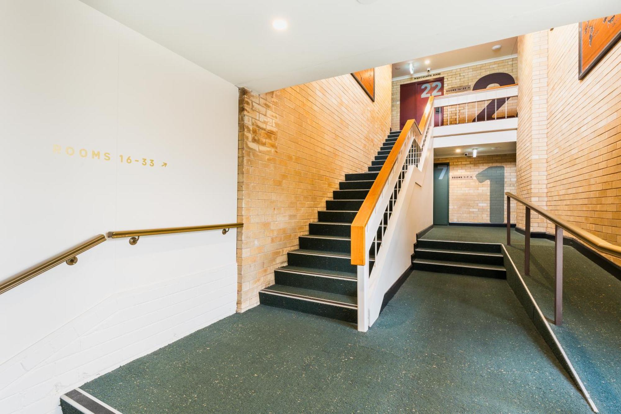 Statesman Hotel Canberra Room photo